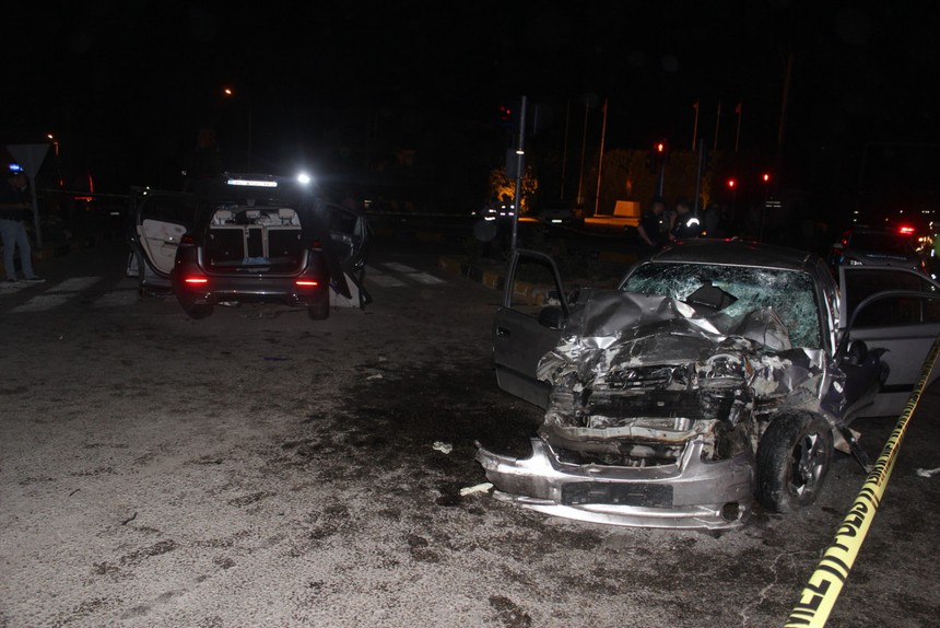 Manisa'da can pazarı! İki aracın hurdaya döndüğü kazada 1 kişi öldü, 6 kişi yaralandı - Resim : 2