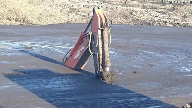 Manisa'da iş makinesi operatörü çamur altında kaldı: Çalışma başlatıldı! - Sayfa 1