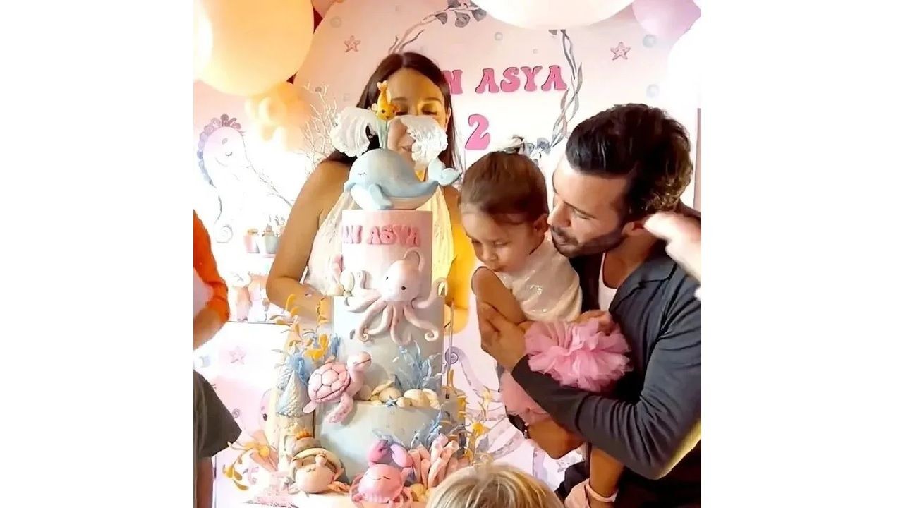 Gupse Özay ve kızı Jan Asya'dan sevimli kare: "Allık illa pembe mi olmalı?" - Sayfa 2